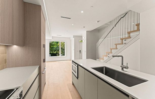 4522 Heather Street Cambie