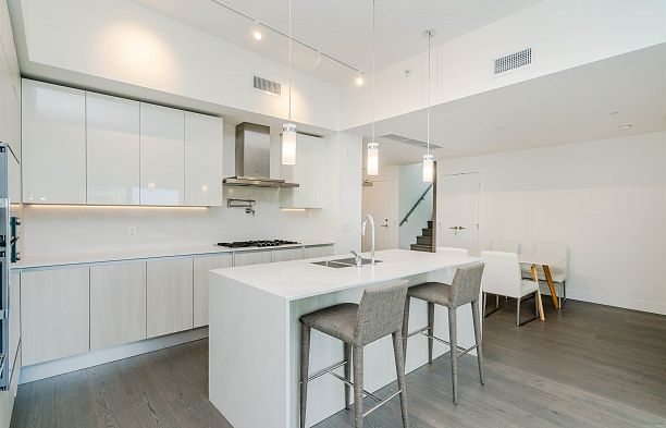 602 477 W 59th Avenue South Cambie
