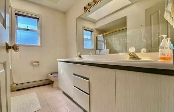 469 W 40 Avenue Cambie