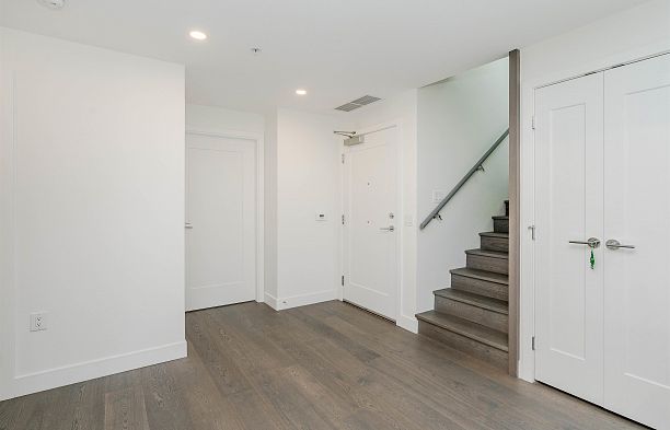 602 477 W 59th Avenue South Cambie