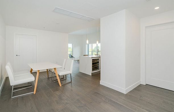 602 477 W 59th Avenue South Cambie