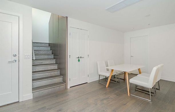 602 477 W 59th Avenue South Cambie