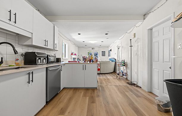 3279 W 11th Avenue Kitsilano
