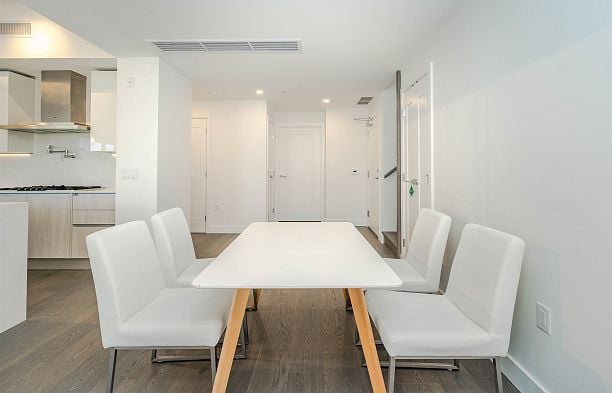602 477 W 59th Avenue South Cambie