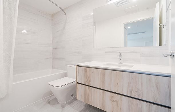 602 477 W 59th Avenue South Cambie