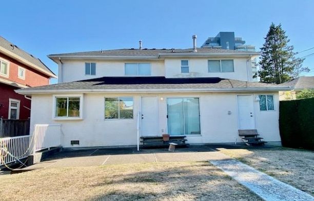 469 W 40 Avenue Cambie
