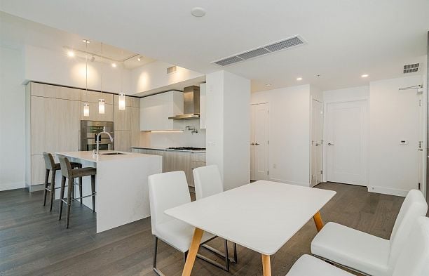 602 477 W 59th Avenue South Cambie