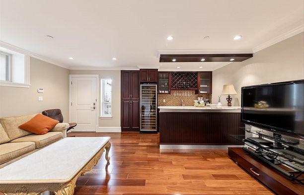 172 W 46th Avenue Oakridge VW