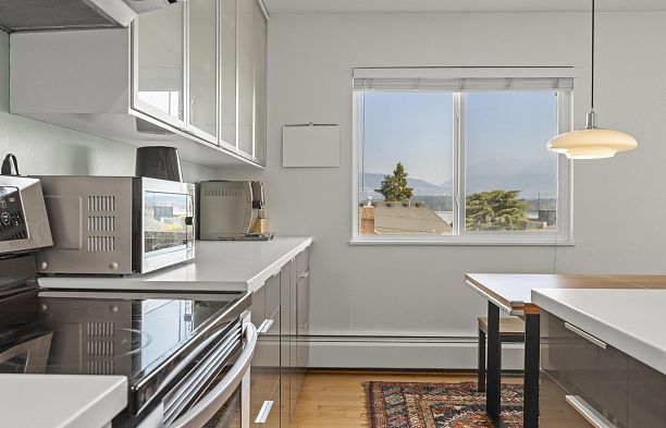 307 2335 York Avenue Kitsilano