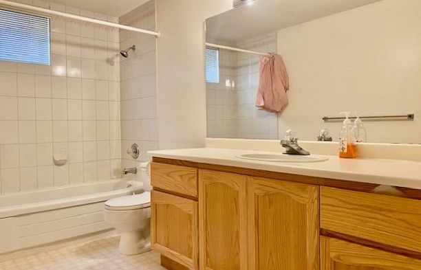 469 W 40 Avenue Cambie