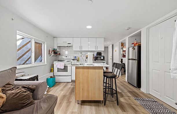 3279 W 11th Avenue Kitsilano