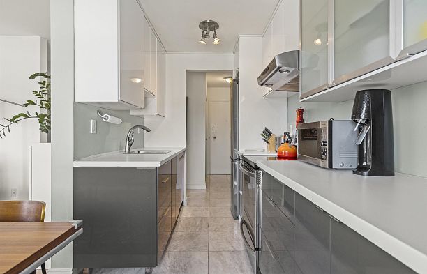 307 2335 York Avenue Kitsilano