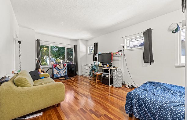 3279 W 11th Avenue Kitsilano