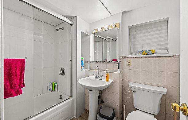 3279 W 11th Avenue Kitsilano