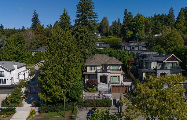 3085 W 49 Avenue Southlands