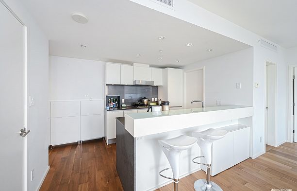 2001 8555 Granville Street S.W. Marine