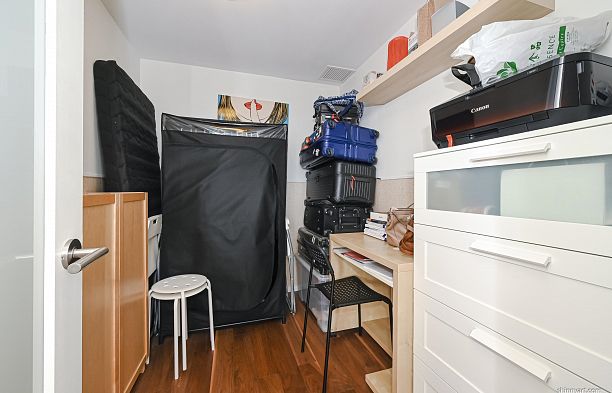 2001 8555 Granville Street S.W. Marine