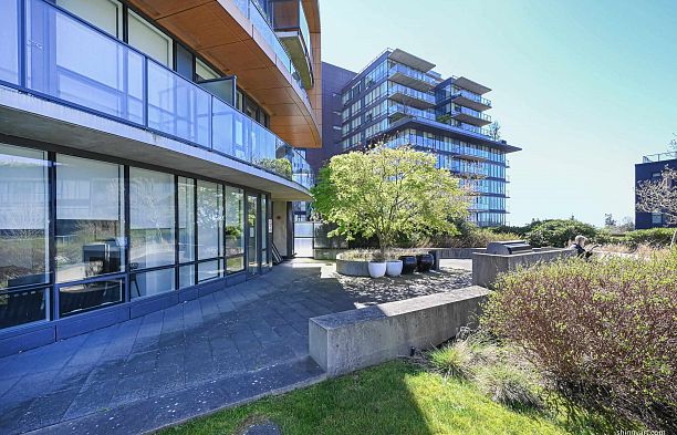 2001 8555 Granville Street S.W. Marine