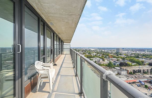 2001 8555 Granville Street S.W. Marine
