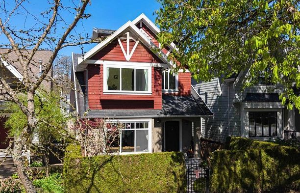 2911 W 35th Avenue MacKenzie Heights