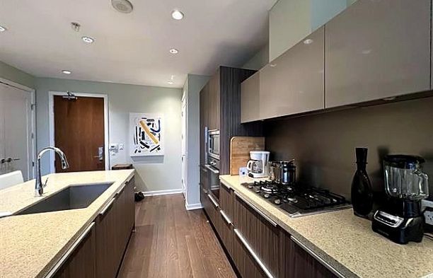 1618 Columbia Street False Creek
