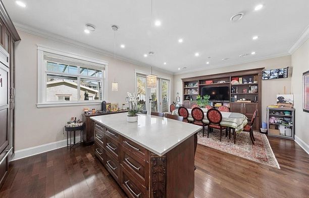 2911 W 35th Avenue MacKenzie Heights