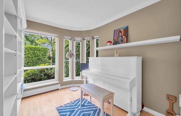3675 Blenheim Street Dunbar