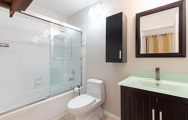 34 2375 W Broadway Kitsilano
