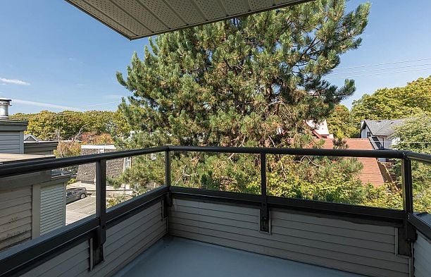34 2375 W Broadway Kitsilano