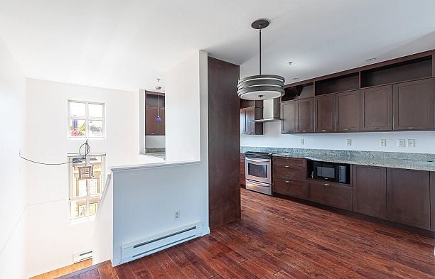 34 2375 W Broadway Kitsilano