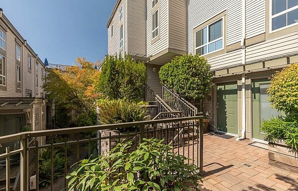 34 2375 W Broadway Kitsilano