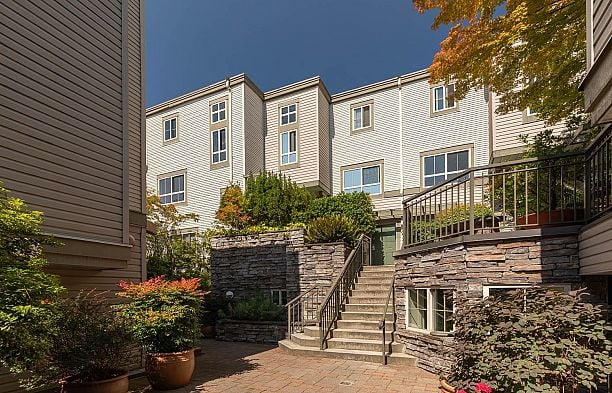 34 2375 W Broadway Kitsilano