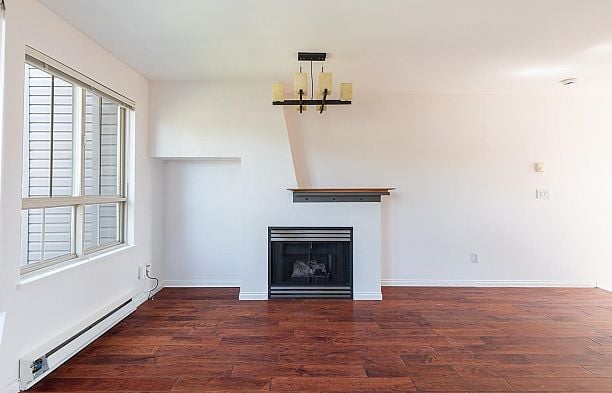 34 2375 W Broadway Kitsilano