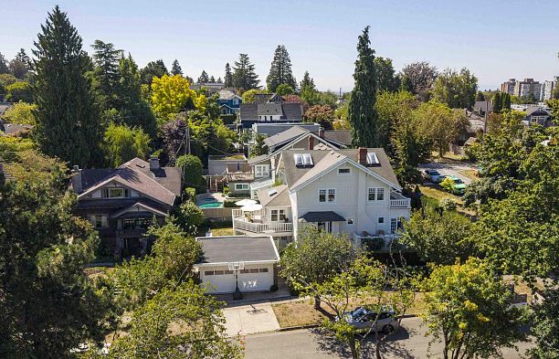 5112 Maple Street Quilchena