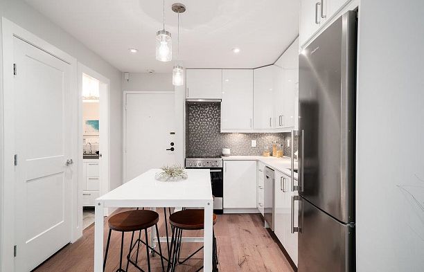 208 1425 Cypress Street Kitsilano