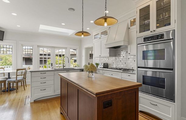 5112 Maple Street Quilchena