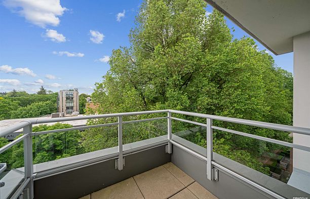 704 2565 Maple Street Kitsilano