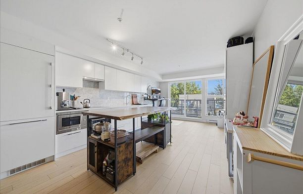203 2508 Fraser Street Mount Pleasant VE