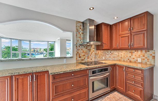 203 1675 Hornby Street Yaletown