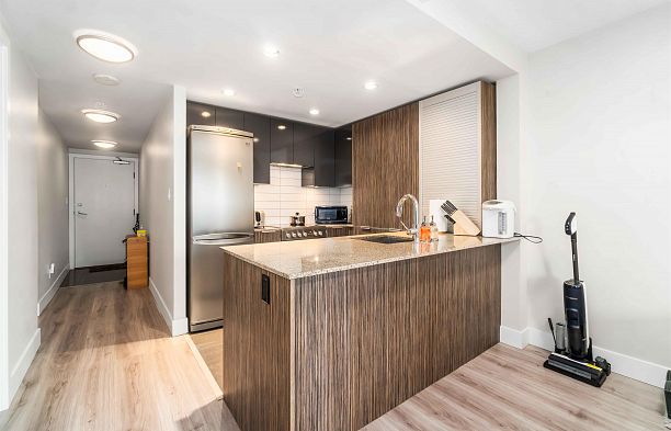 813 1088 Richards Street Yaletown