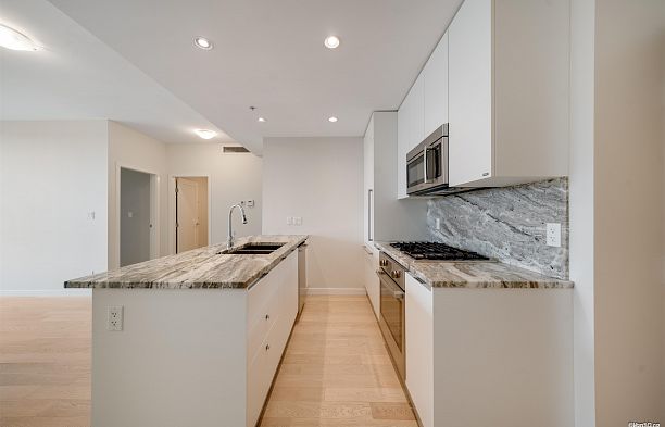 704 2565 Maple Street Kitsilano