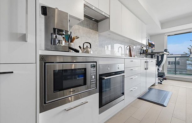 203 2508 Fraser Street Mount Pleasant VE