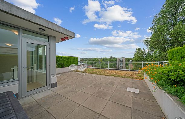 704 2565 Maple Street Kitsilano