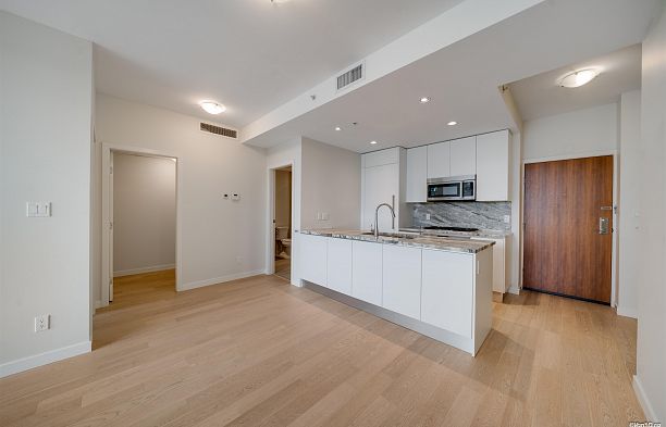 704 2565 Maple Street Kitsilano