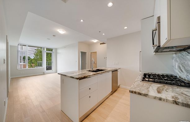704 2565 Maple Street Kitsilano