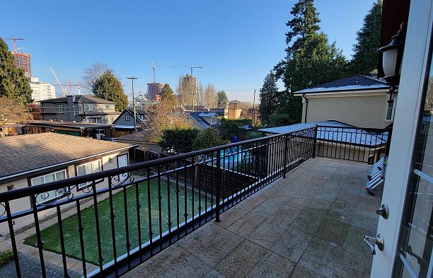 729 W 47th Avenue Oakridge VW