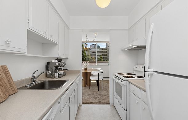 306 2055 Pendrell Street West End VW