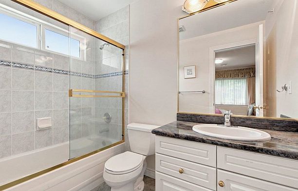 3262 W 12th Avenue Kitsilano