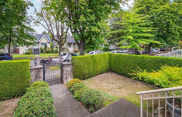 3262 W 12th Avenue Kitsilano