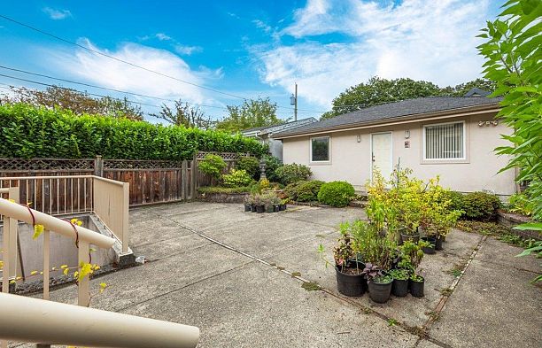 3262 W 12th Avenue Kitsilano